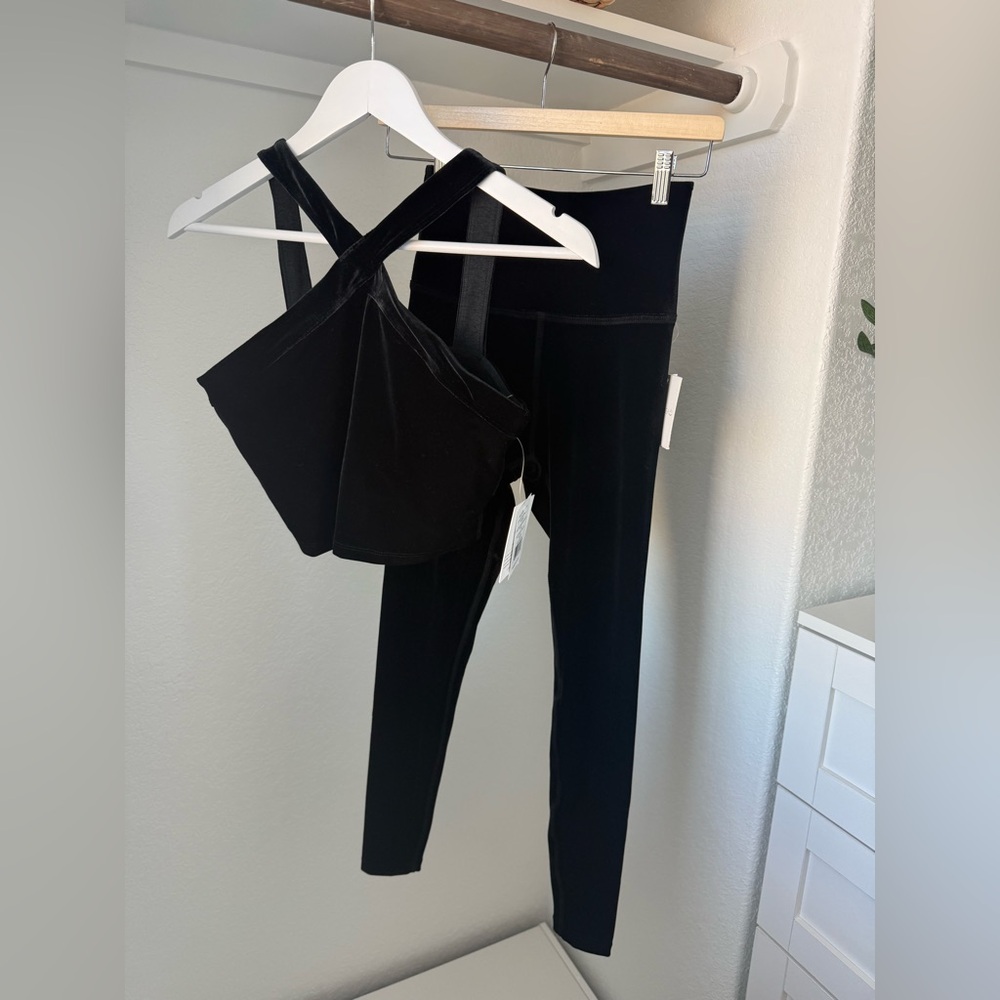 NWT Beyond Yoga Converge Cropped Tank Black, Size Small